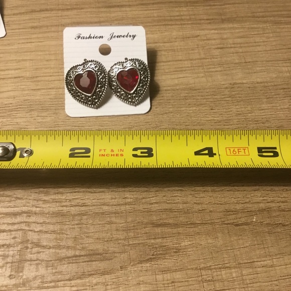 Vintage Heart-Shaped Red and Silver engraved Earrings - Picture 3 of 3
